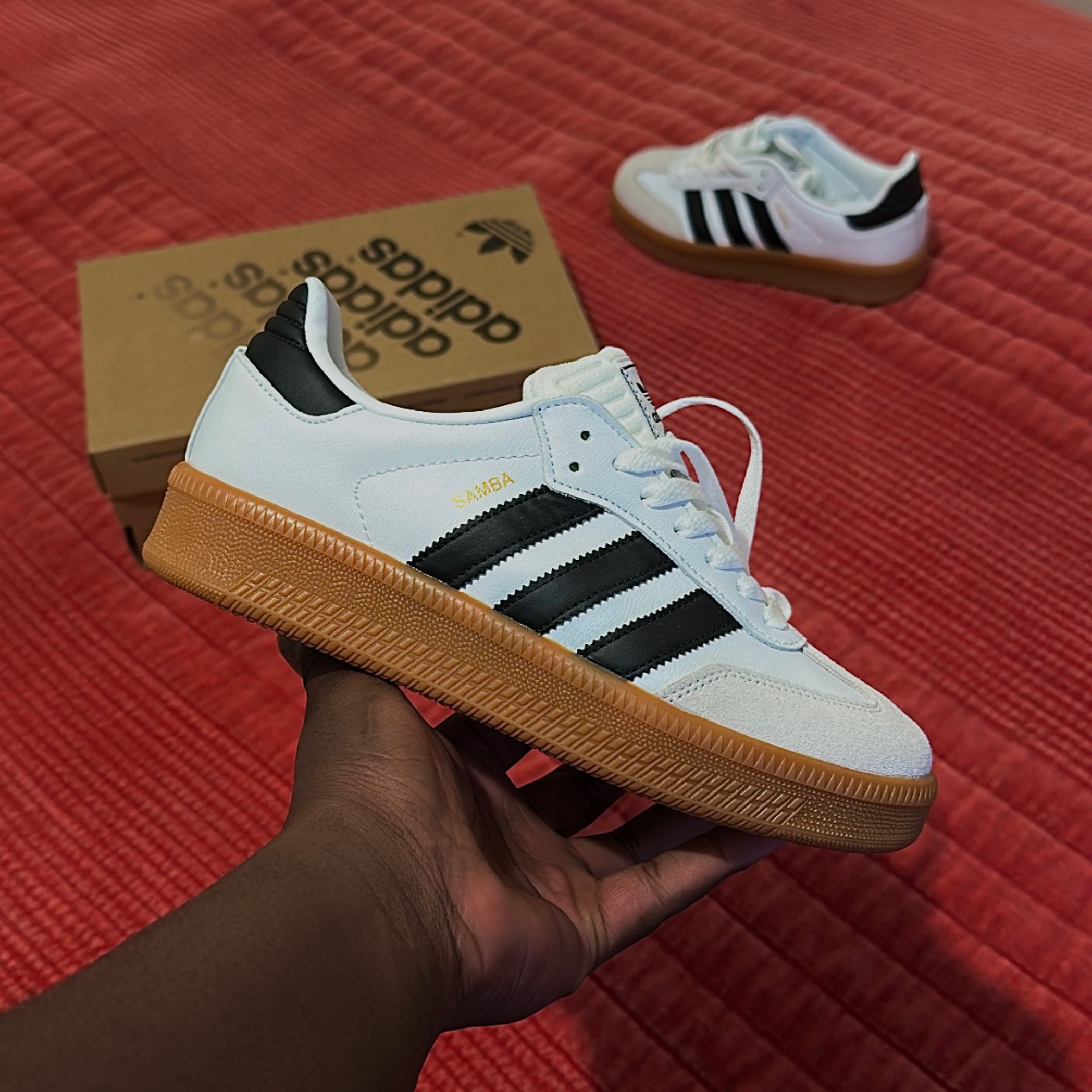 ADIDAS Samba XLG Blanche disponibles chez Plug In Process