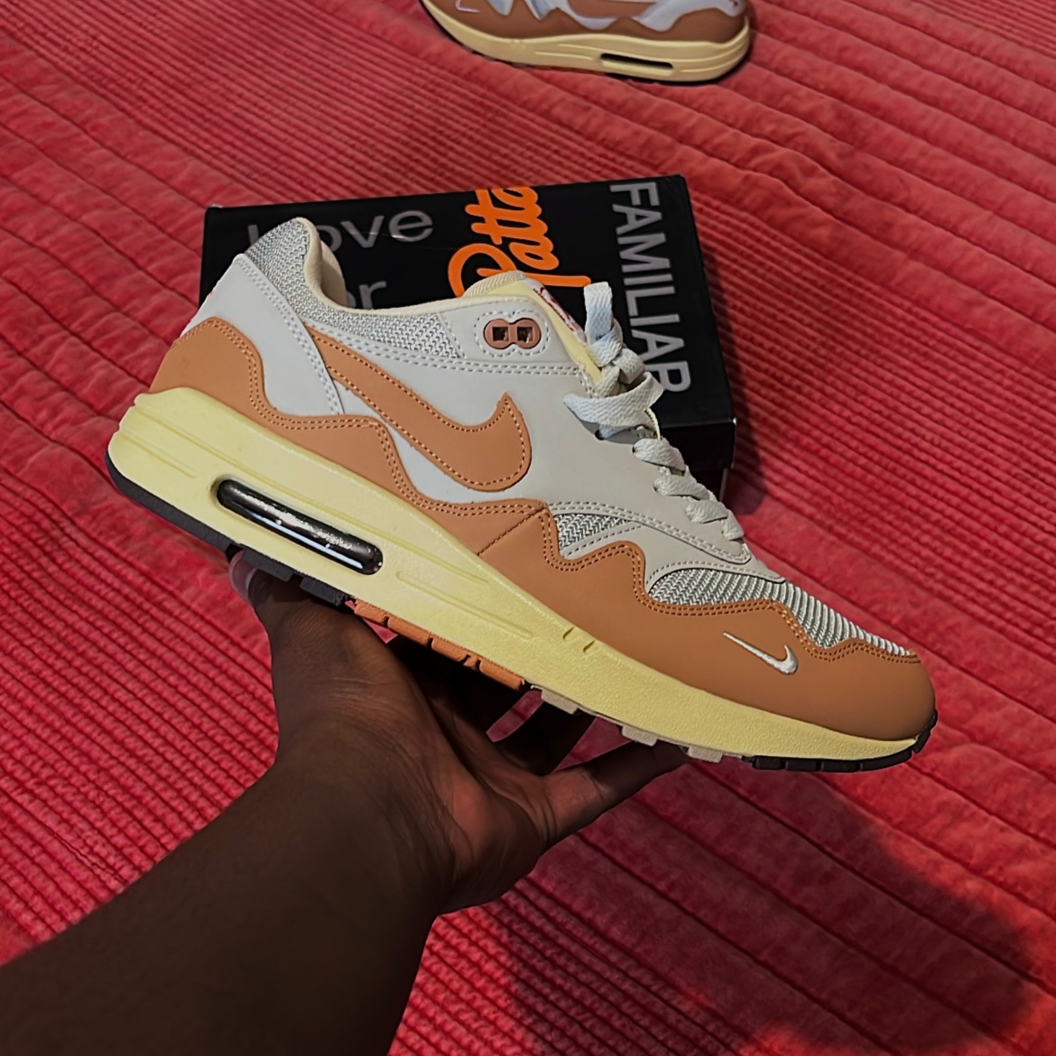 NIKE Air Max 1 Patta Orange Monarch disponibles chez Plug In Process